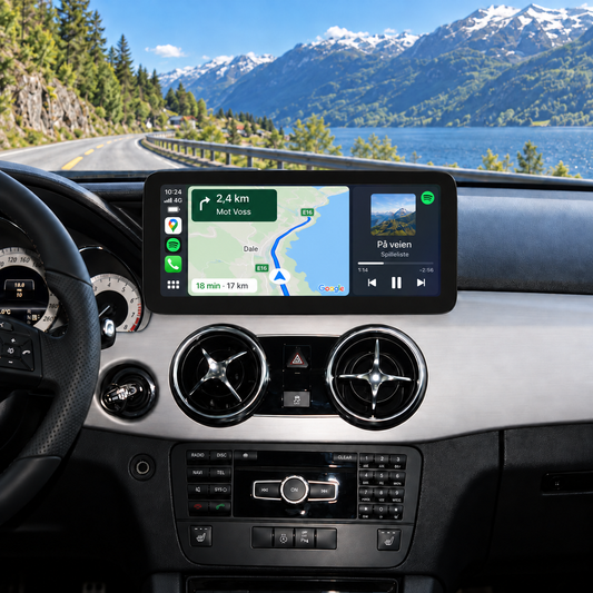 Illustrasjon av 10" CarPlay-skjerm i Mercedes GLK X204 facelift med kart og Spotify i delt visning.