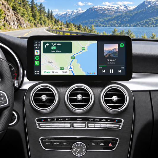 Illustrasjon av 10" CarPlay-skjerm i Mercedes C-Klasse W205 med kart og Spotify i delt visning.