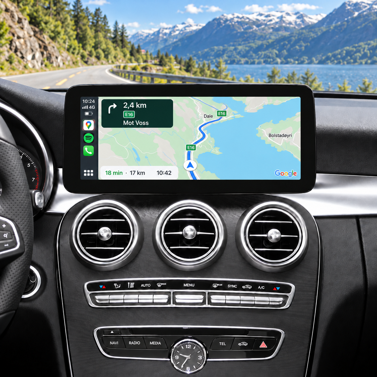 Illustrasjon av 10" CarPlay-skjerm i Mercedes C-Klasse W205 med Google Maps i fullskjerm.