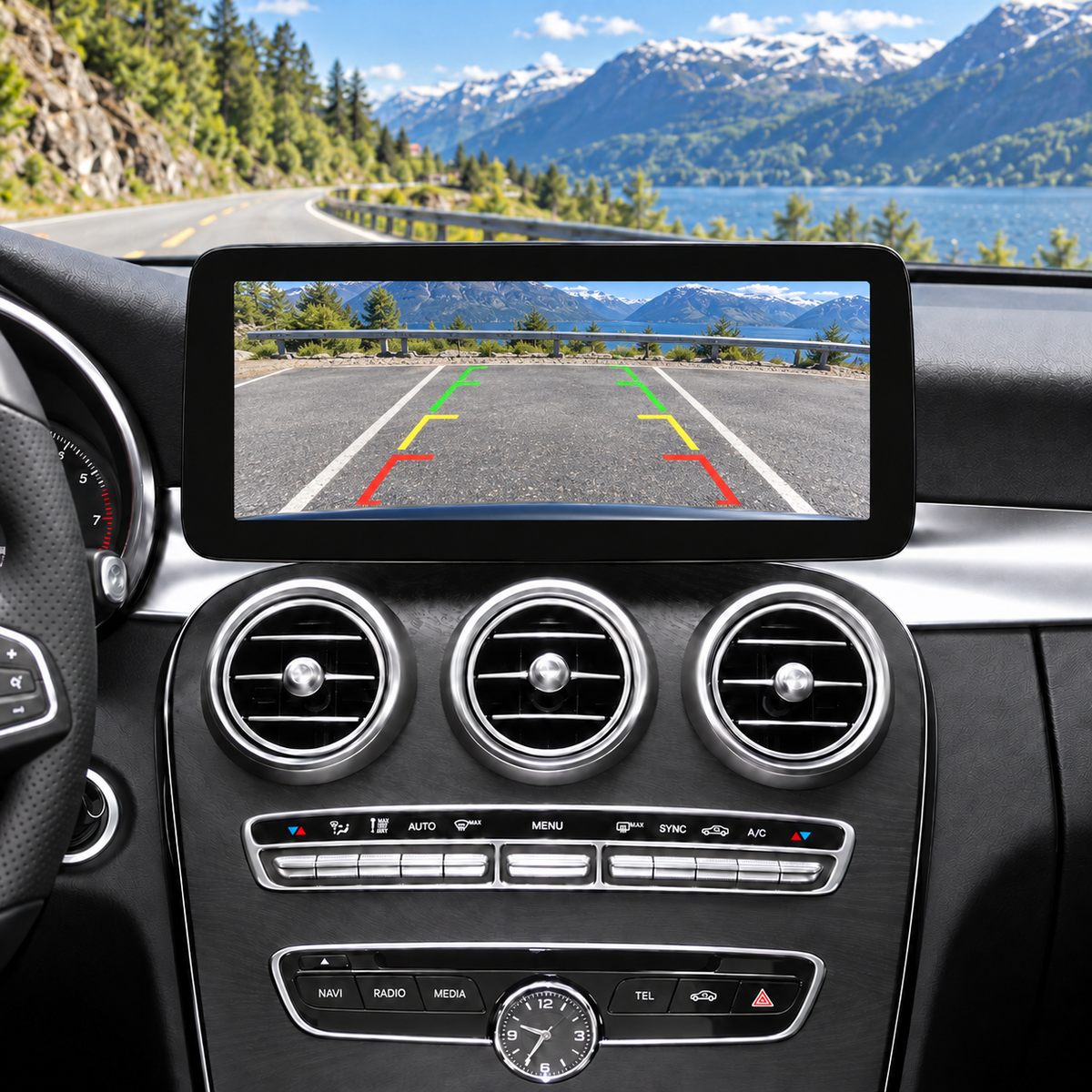 Illustrasjon av 10" CarPlay-skjerm i Mercedes C-Klasse W205 med eksempel på ryggekameravisning.