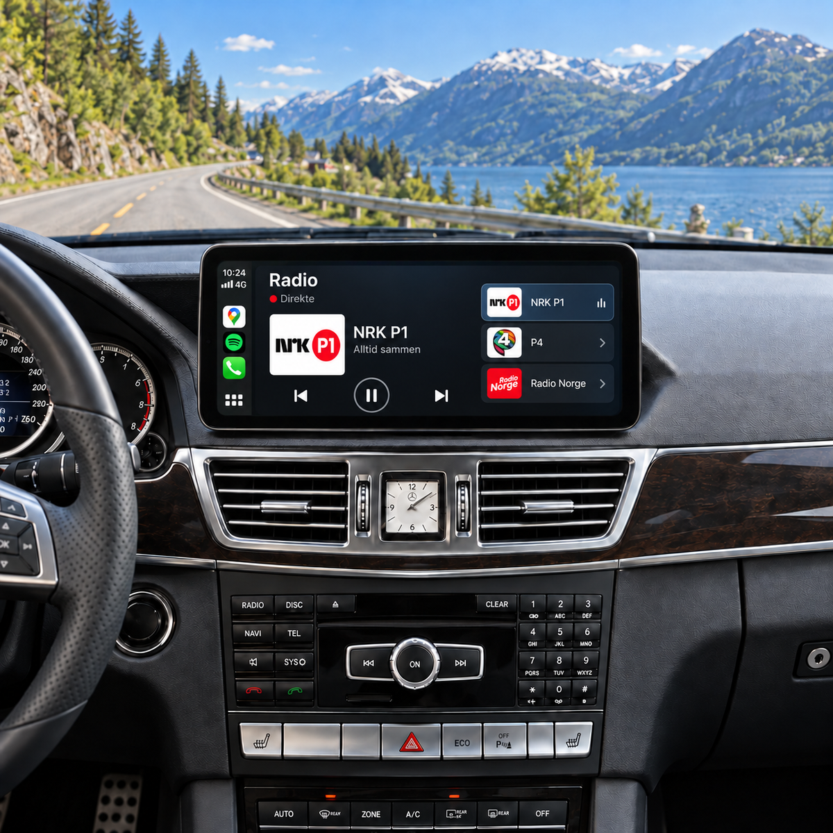 Illustrasjon av 10" CarPlay-skjerm i Mercedes E-Klasse W212 med radioapp med norske nettradiokanaler.
